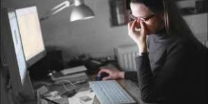 شاشاتك كتير؟ نصائح لحماية عيونك من أضرار الكمبيوتر - بوابة الكويت