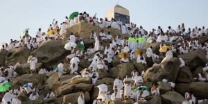حجاج بيت الله الحرام ينفرون من عرفات إلى مشعر مزدلفة - بوابة الكويت